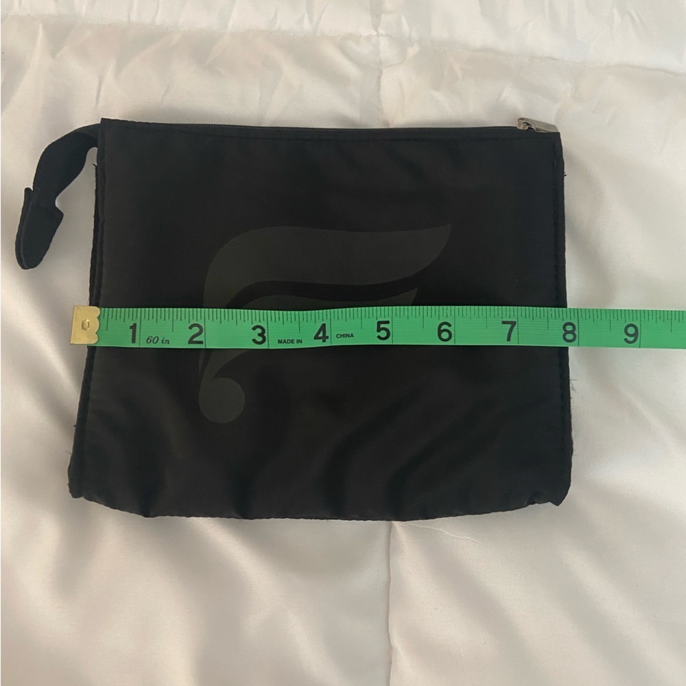BLACK FABLETICS POUCH - Picture 3 of 6
